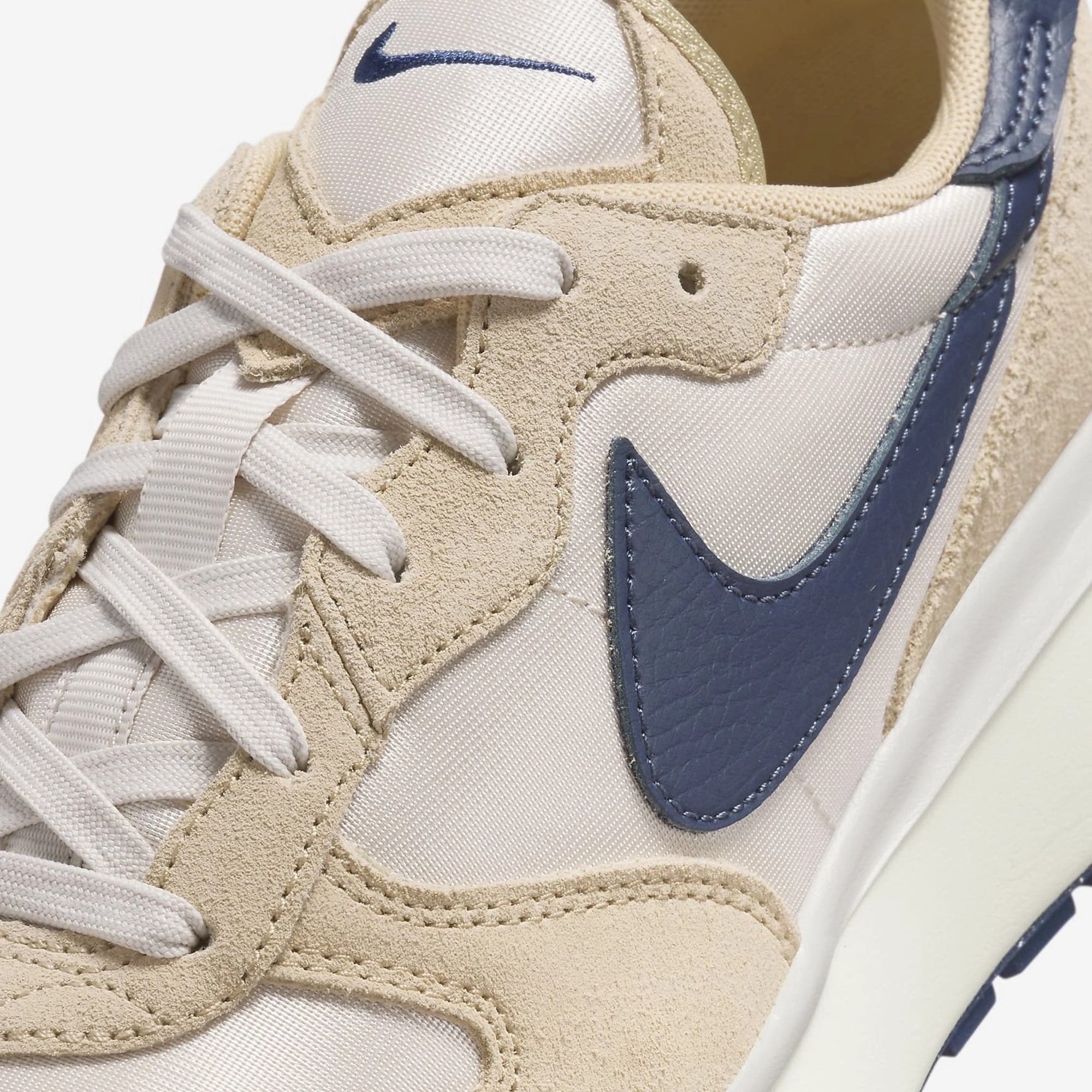 Nike | PHOENIX WAFFLE  { LT OREWOOD BRN/MIDNIGHT NAVY-TEAM GOLD