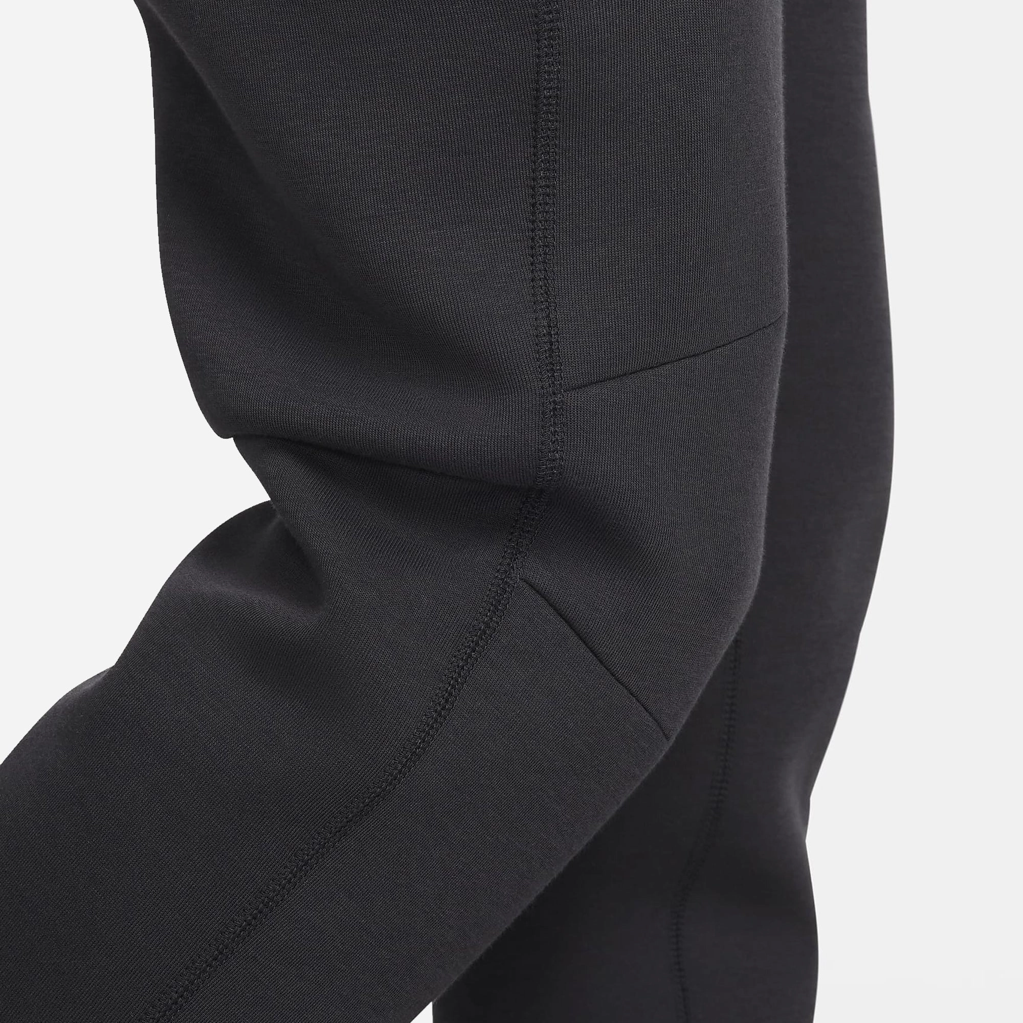 Nike | SPORTSWEAR TECH FLEECE SLIM FIR JOGGERS  { BLACK/BLACK