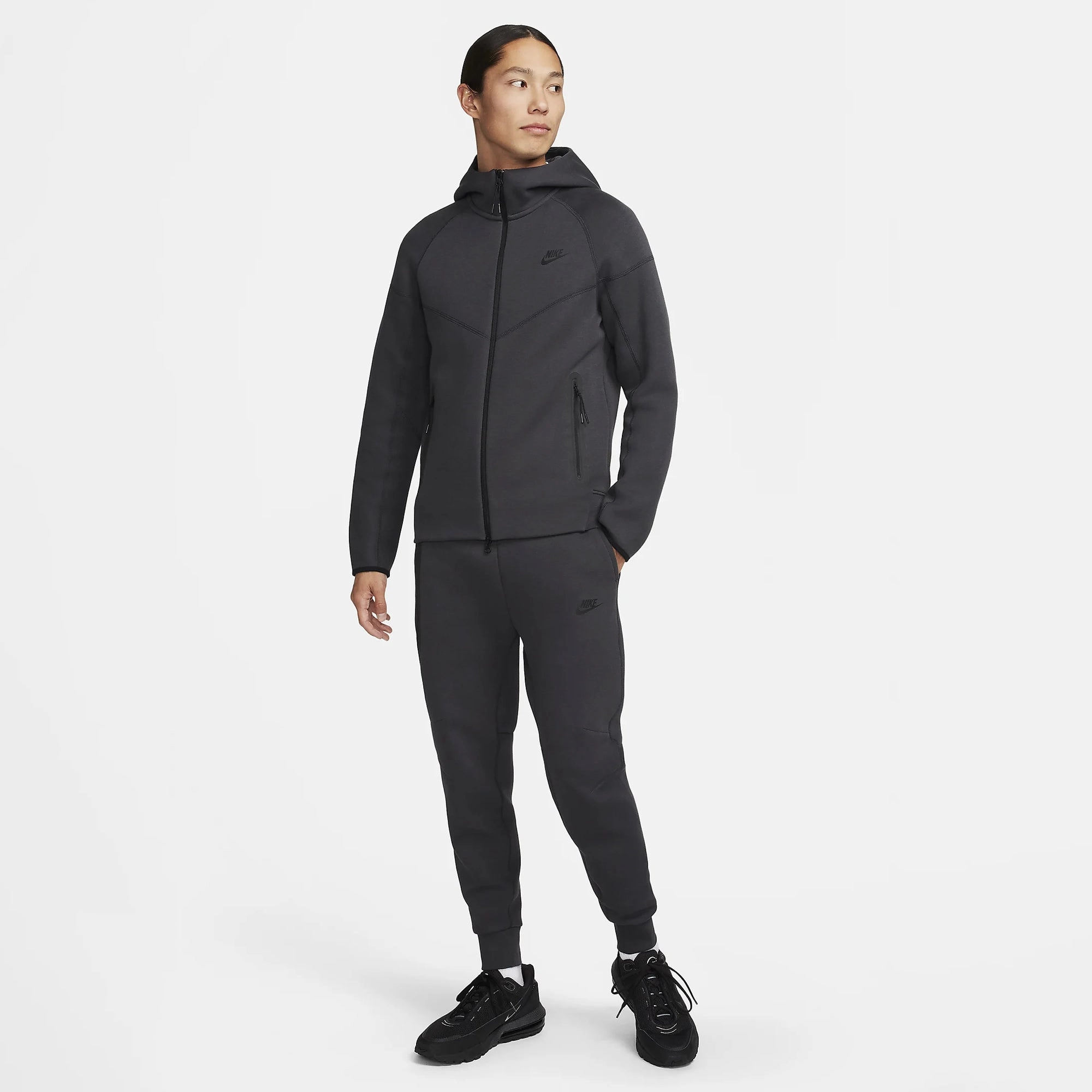 Nike | SPORTSWEAR TECH FLEECE SLIM FIR JOGGERS  { BLACK/BLACK