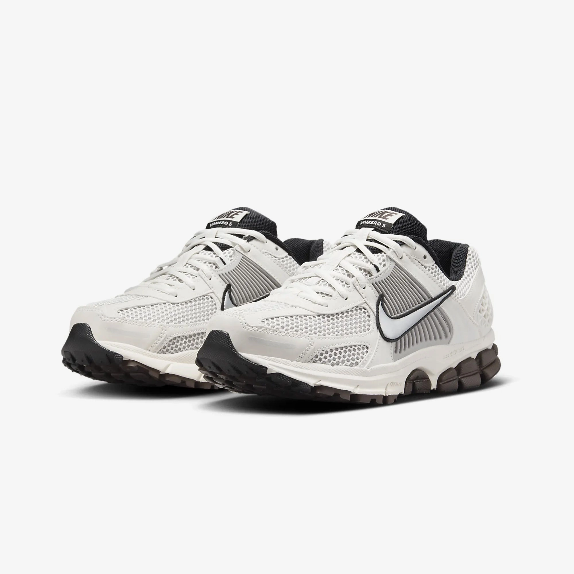 Nike | ZOOM VOMERO 5  { PHANTOM/MTLC PLATINUM-LT IRON ORE