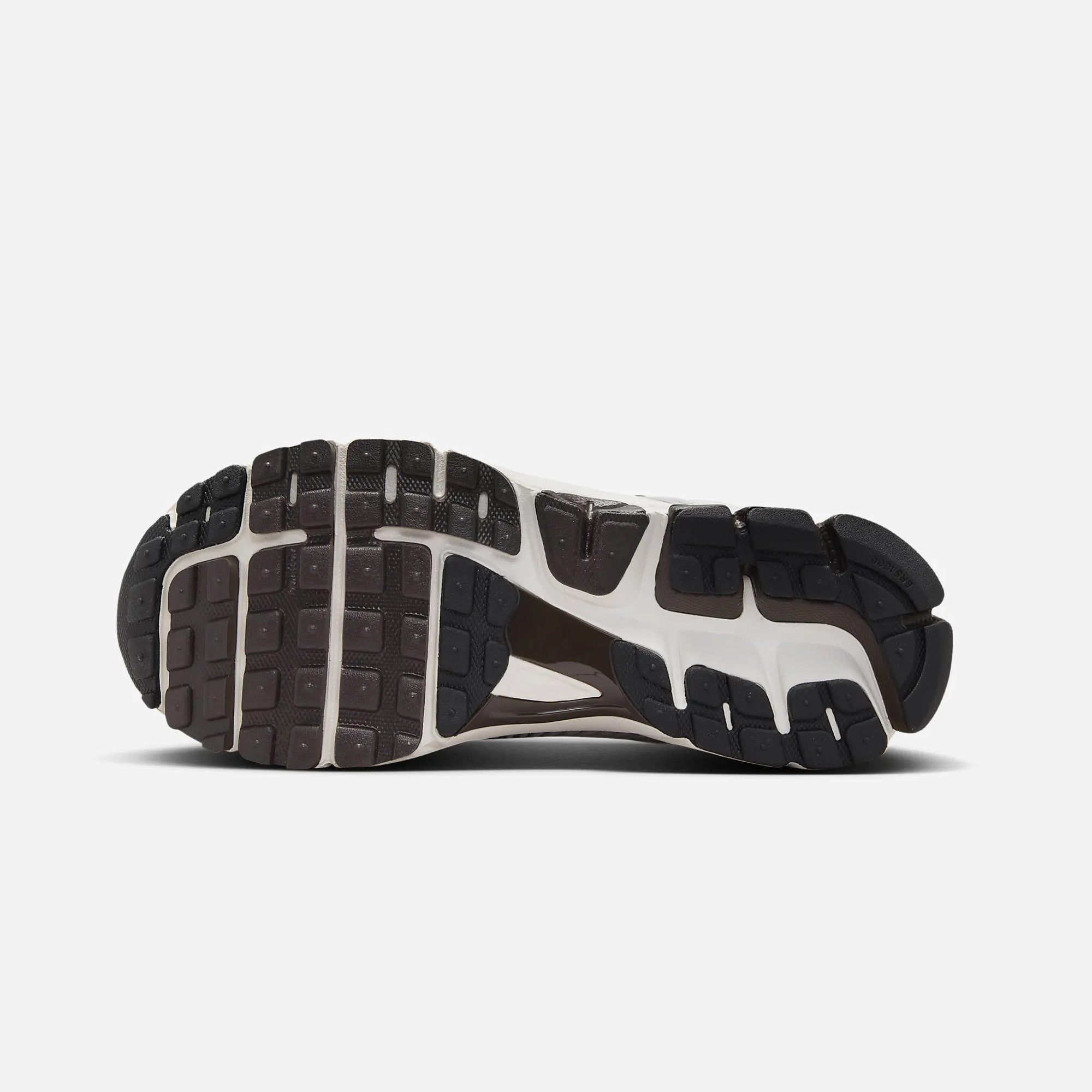 Nike | ZOOM VOMERO 5  { PHANTOM/MTLC PLATINUM-LT IRON ORE