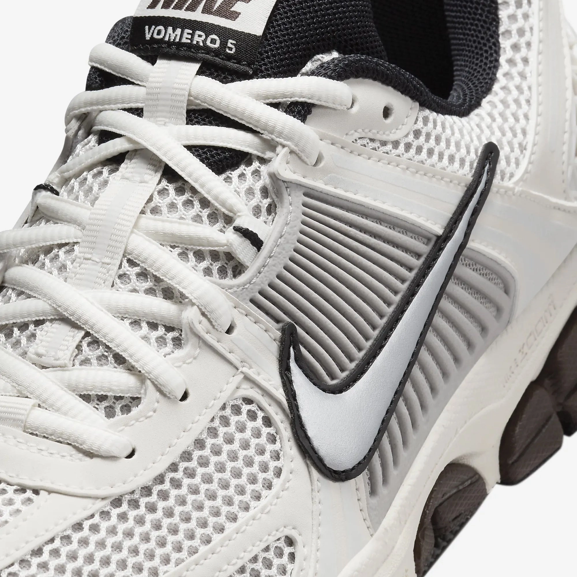 Nike | ZOOM VOMERO 5  { PHANTOM/MTLC PLATINUM-LT IRON ORE