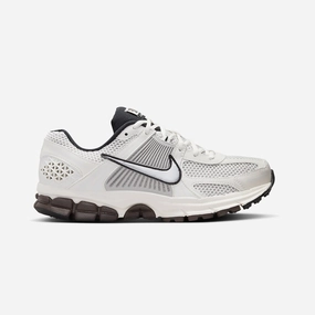 Nike | ZOOM VOMERO 5  { PHANTOM/MTLC PLATINUM-LT IRON ORE
