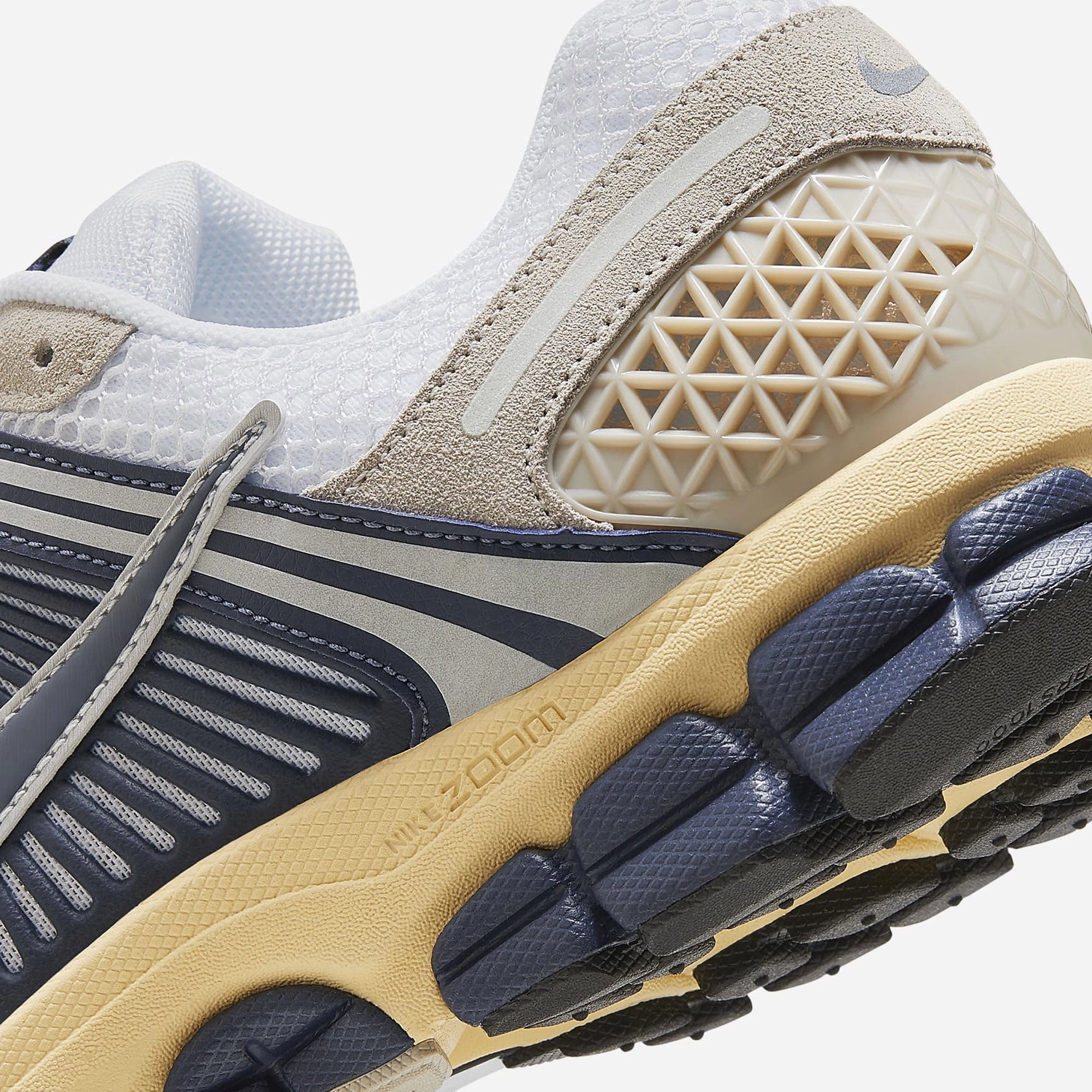 Nike | ZOOM VOMERO 5  { WHITE/THUNDER BLUE-CREAM II