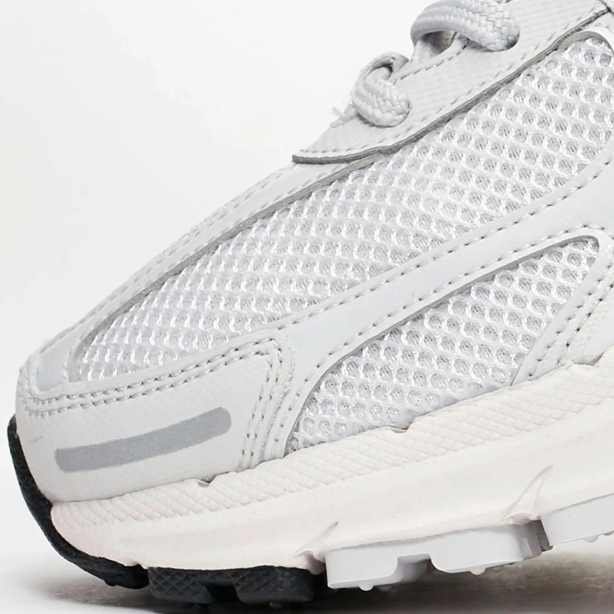 Nike | ZOOM VOMERO 5 SP  { VAST GREY/VAST GREY-BLACK-SAIL