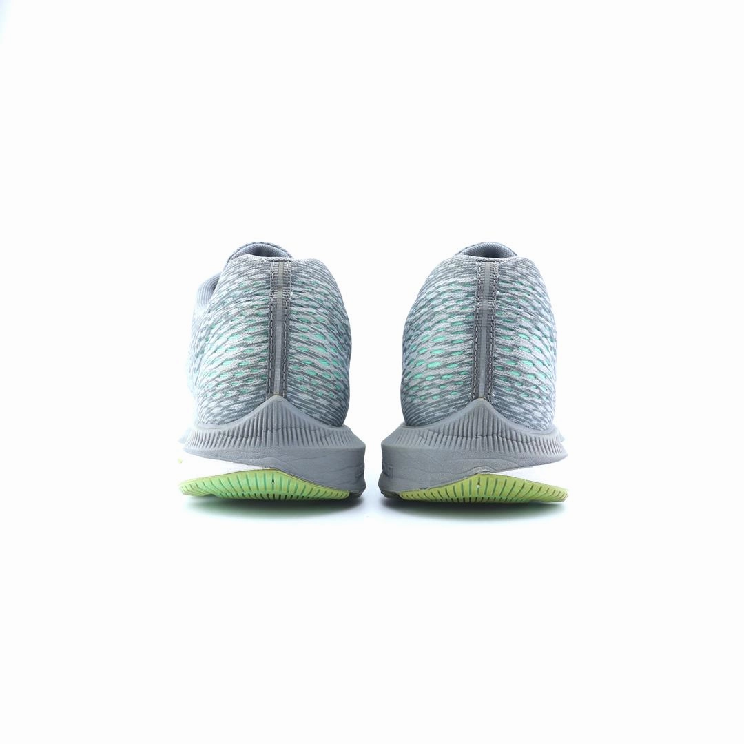 NIKE AIR ZOOM WINFLO 5