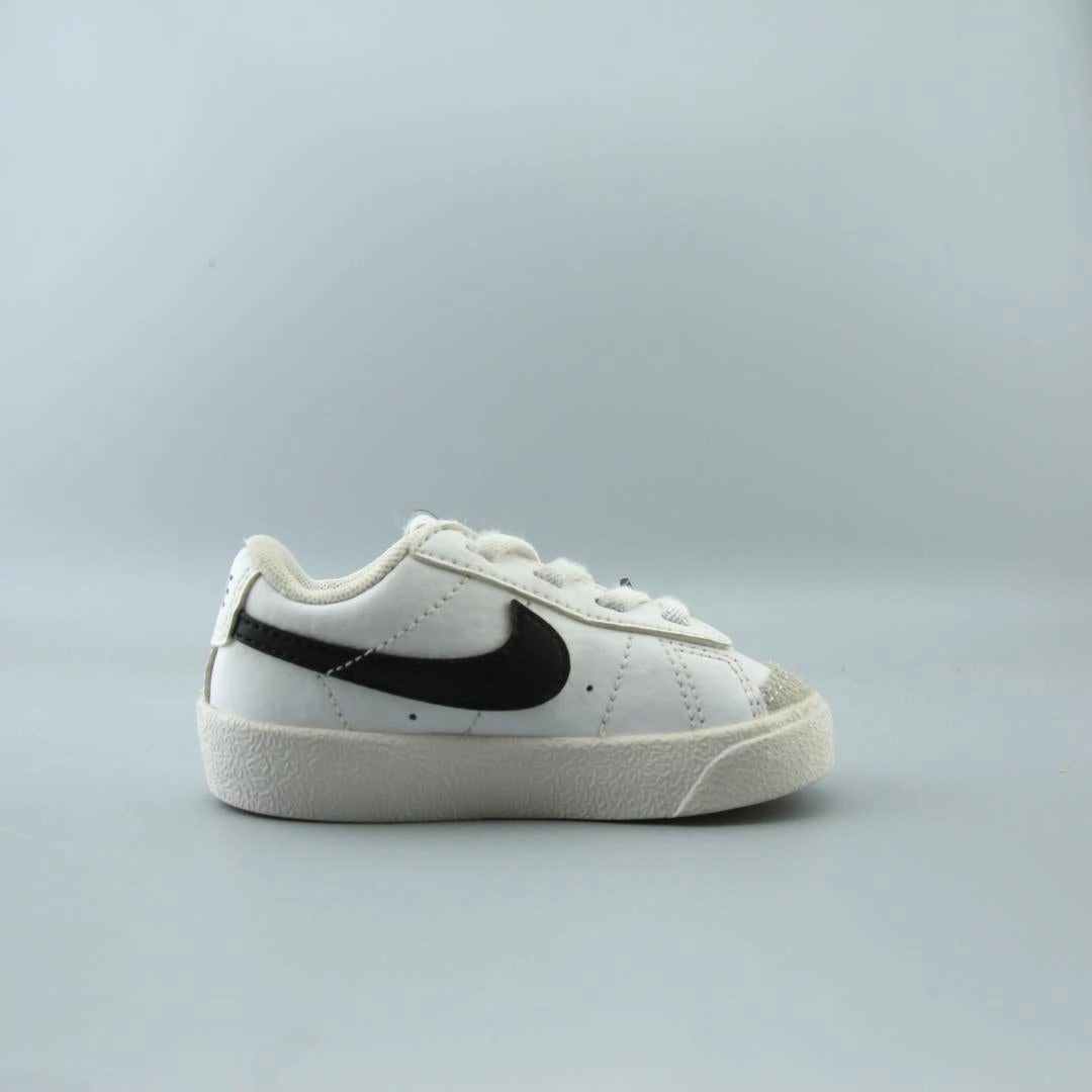 NIKE BLACK LOW