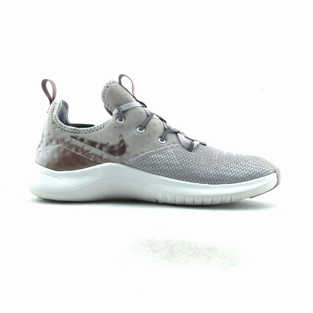 NIKE FREE TR 8