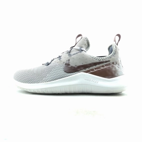 NIKE FREE TR 8