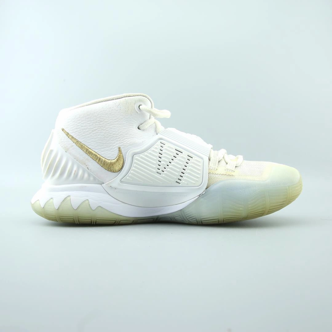 NIKE KYRIE 6