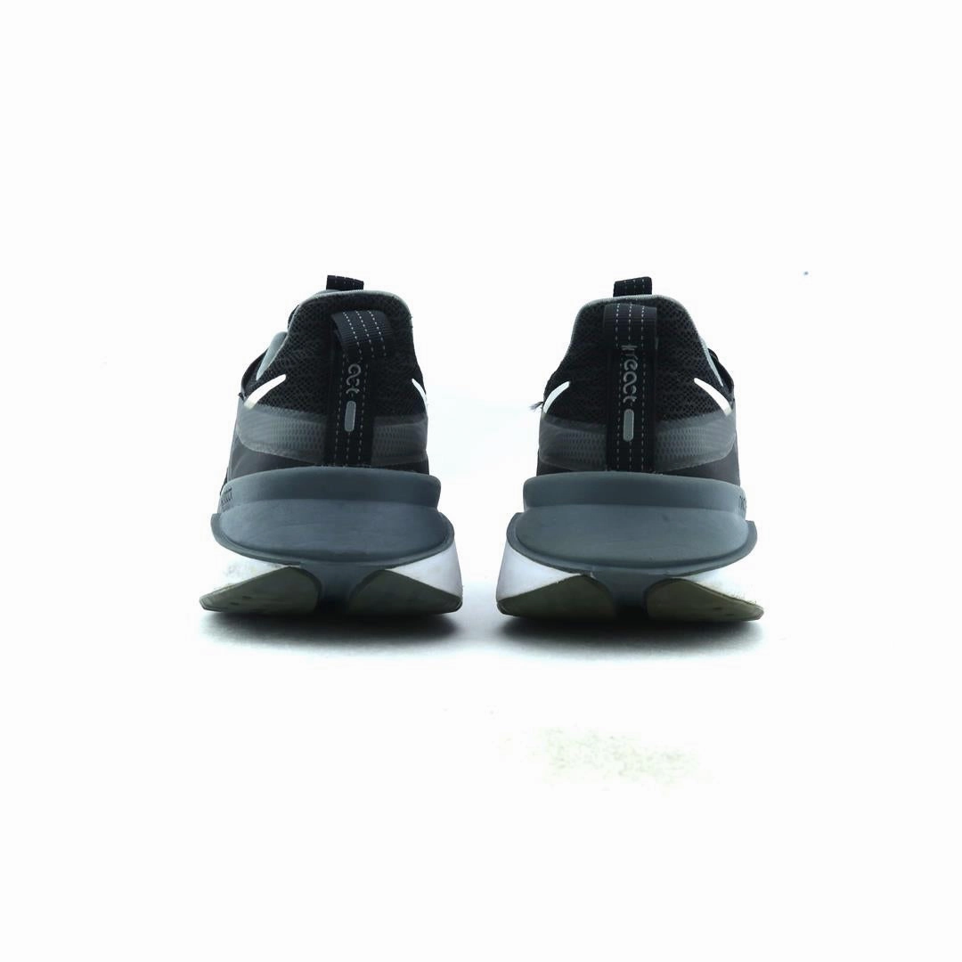 NIKE  LEGEND REACT 2