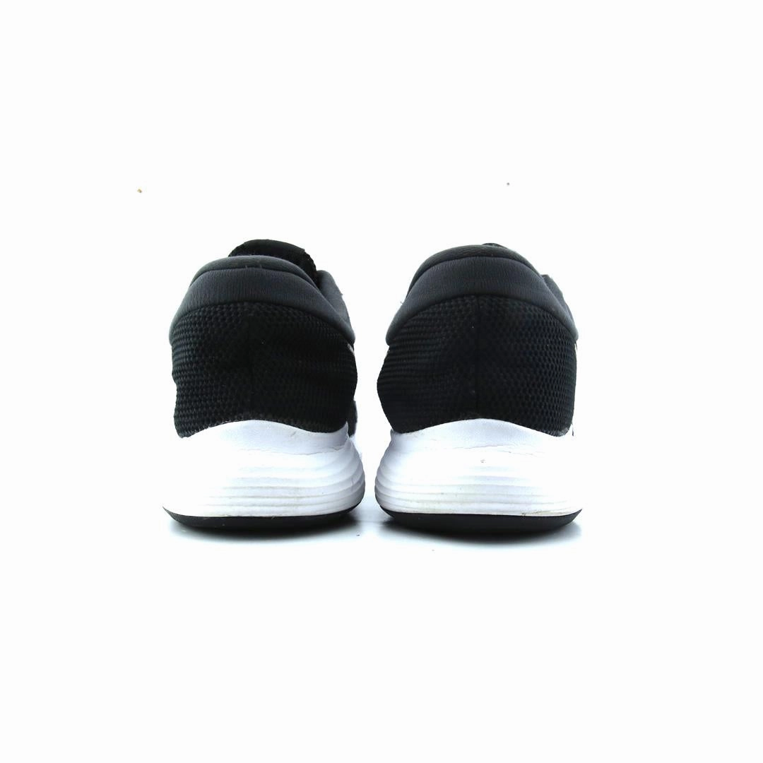 NIKE REVOLUTION 4