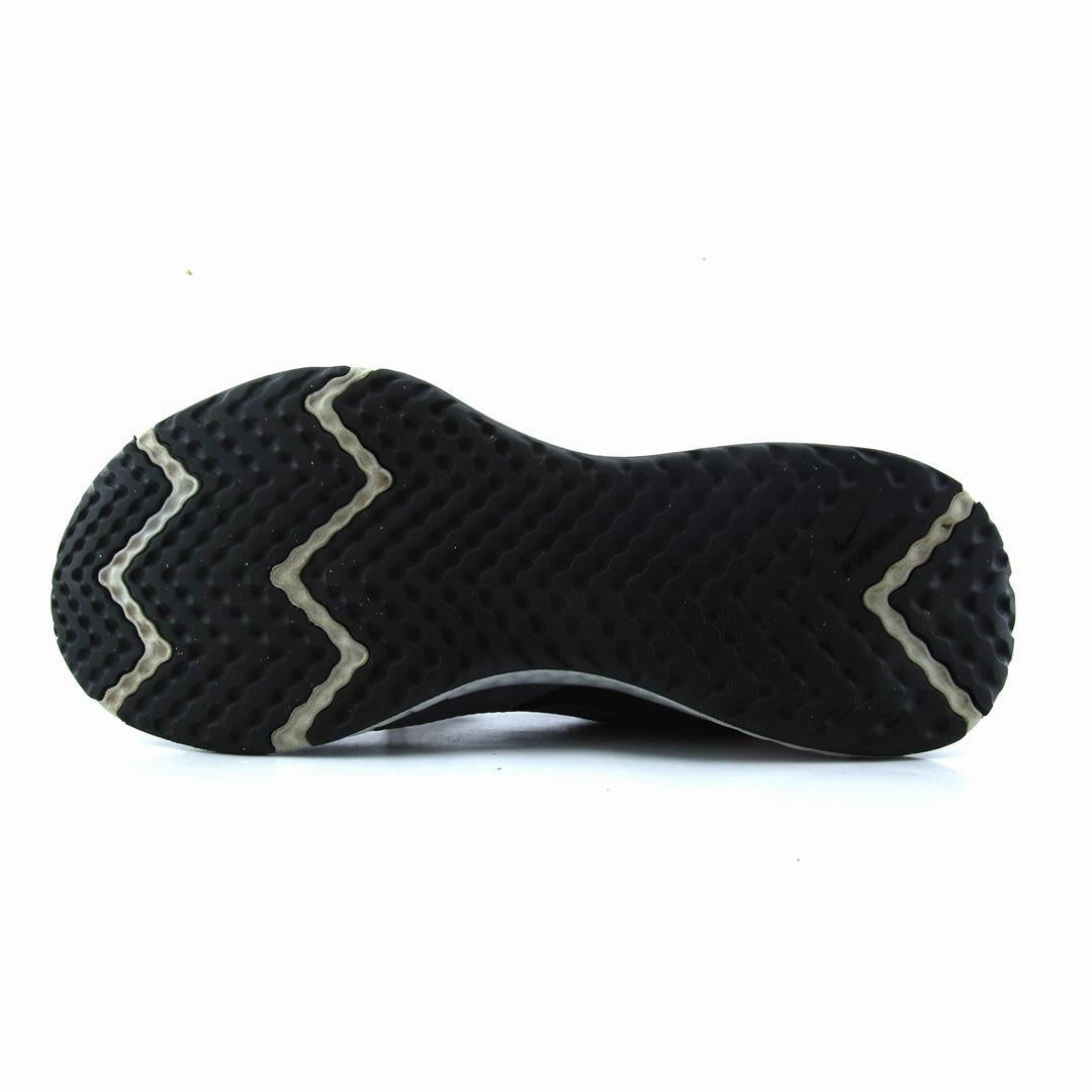 NIKE REVOLUTION 5