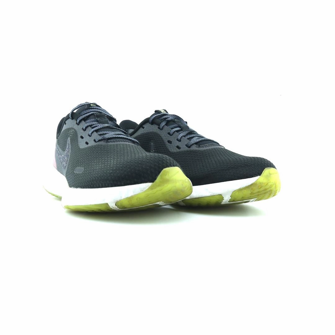 NIKE REVOLUTION 5