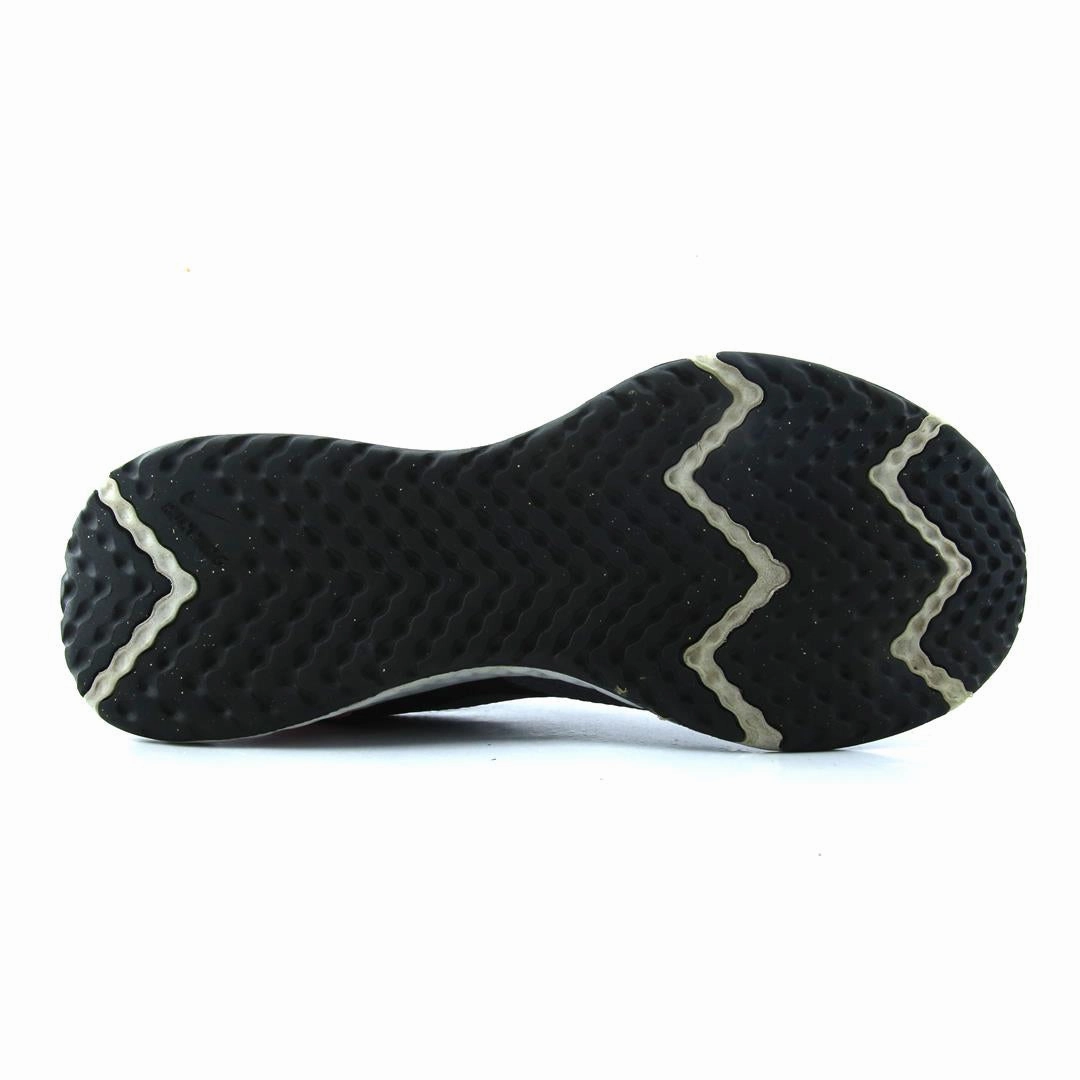 NIKE REVOLUTION 5
