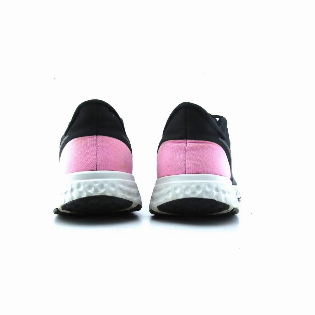 NIKE REVOLUTION 5
