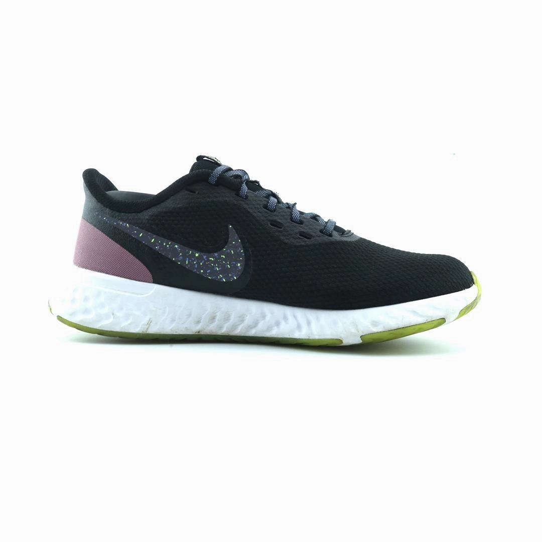 NIKE REVOLUTION 5