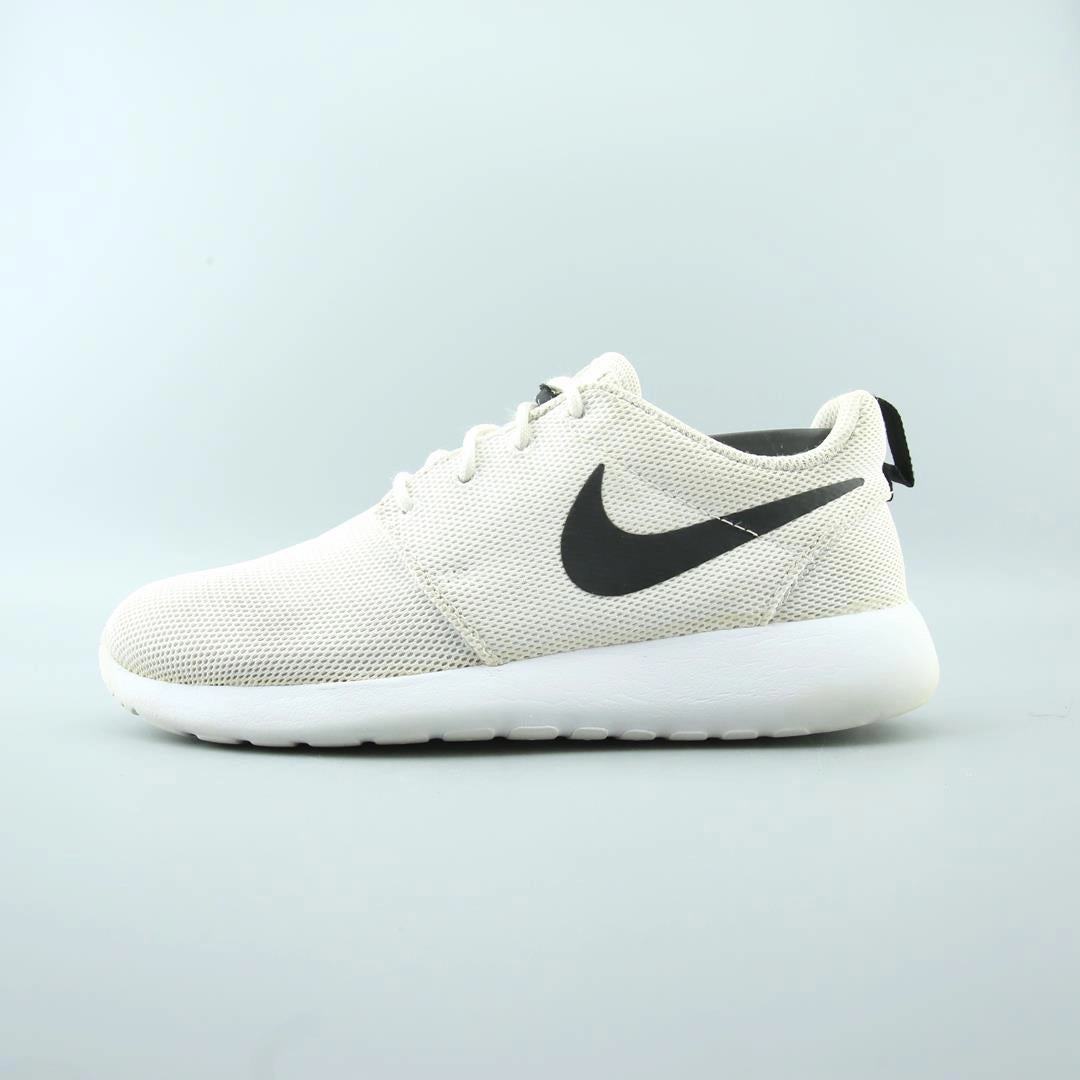 NIKE ROSHE ONE