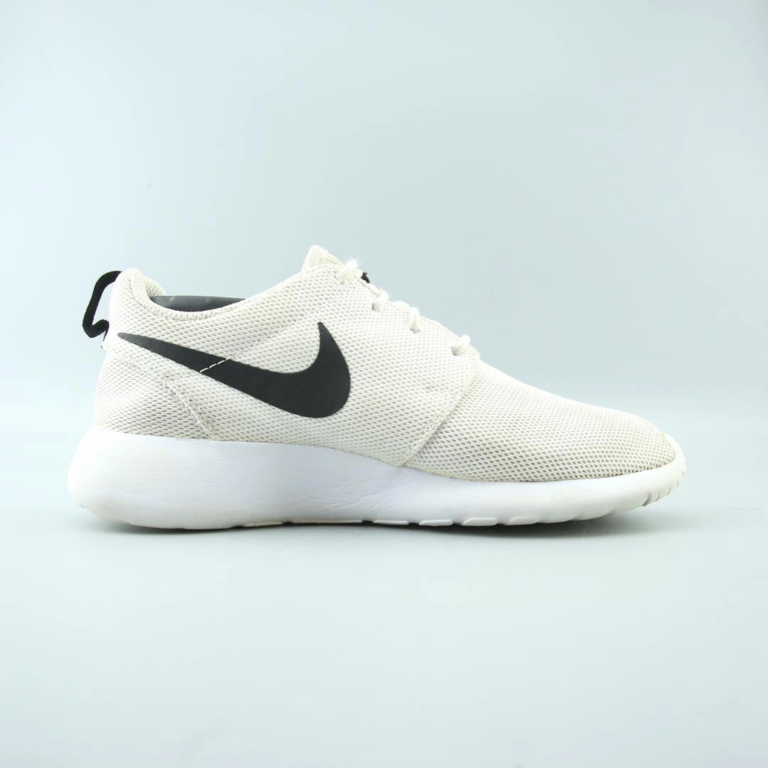 NIKE ROSHE ONE