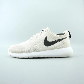 NIKE ROSHE ONE