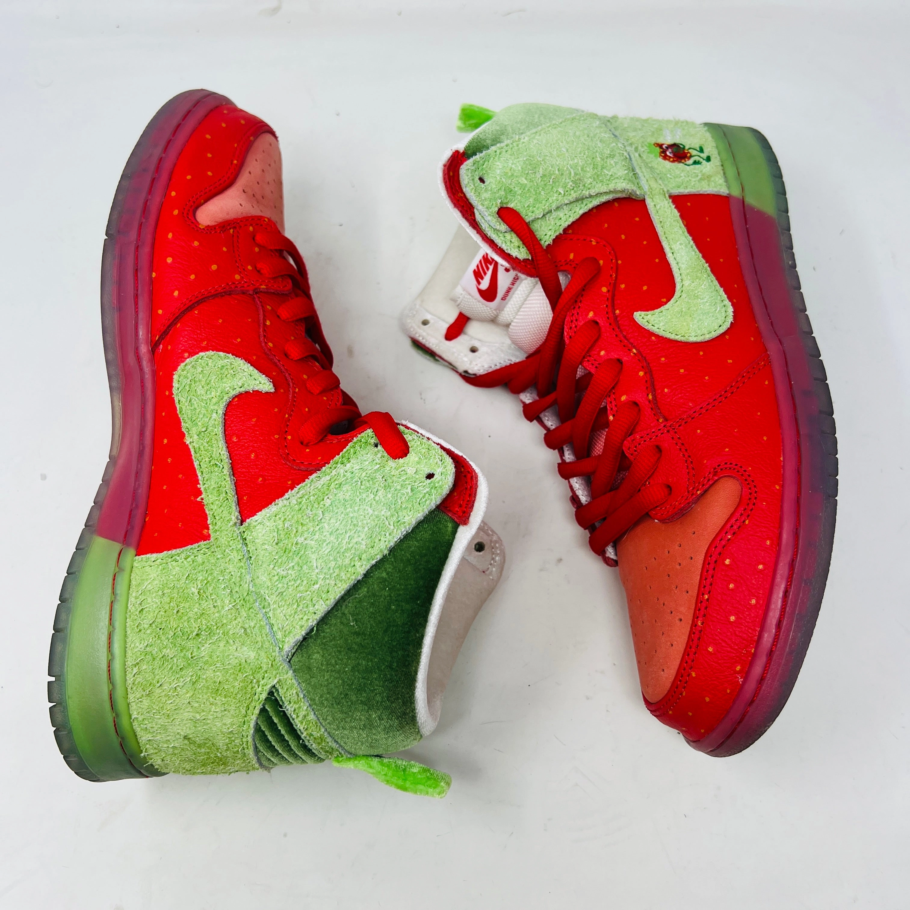 Nike SB Dunk High Strawberry Cough