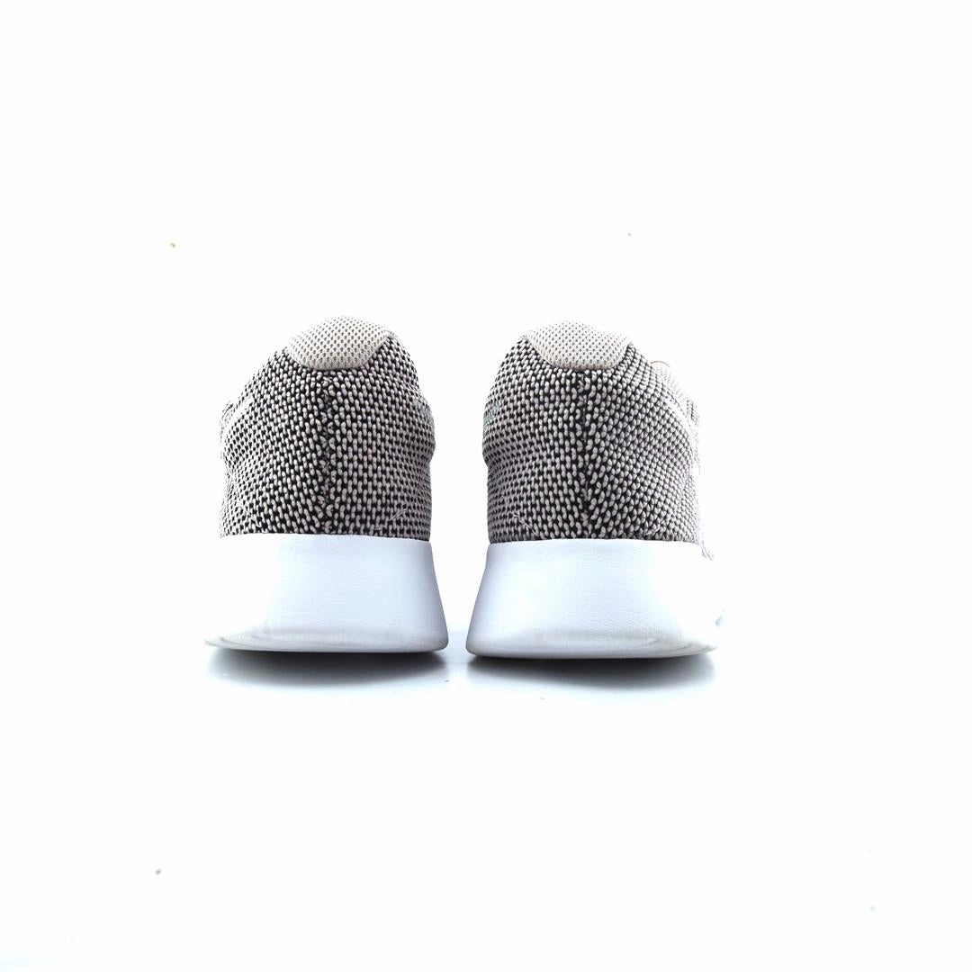 NIKE TANJUN