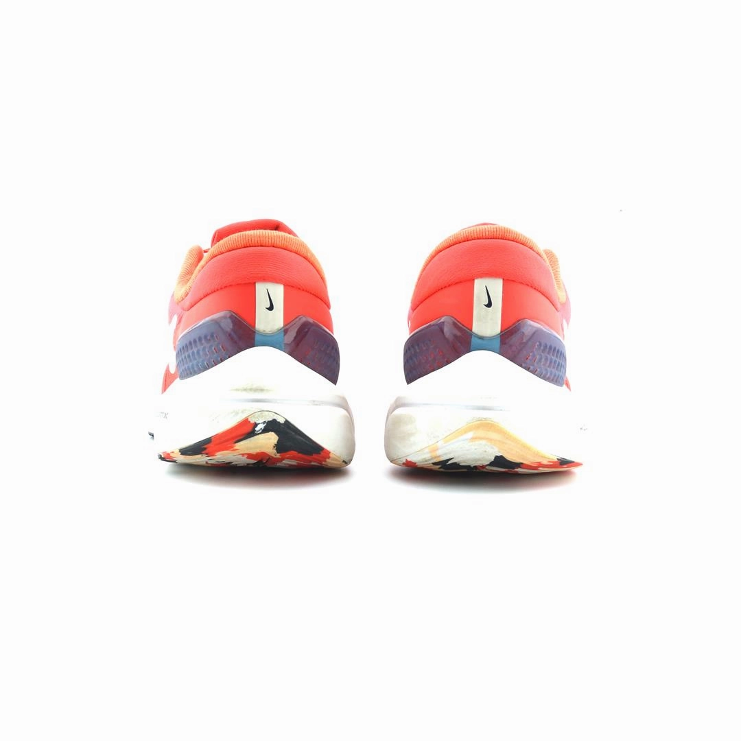 NIKE VOMERO 16