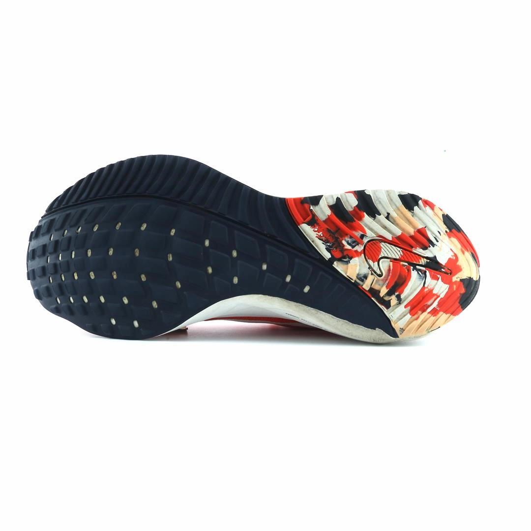 NIKE VOMERO 16