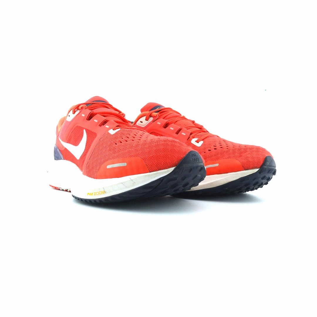 NIKE VOMERO 16
