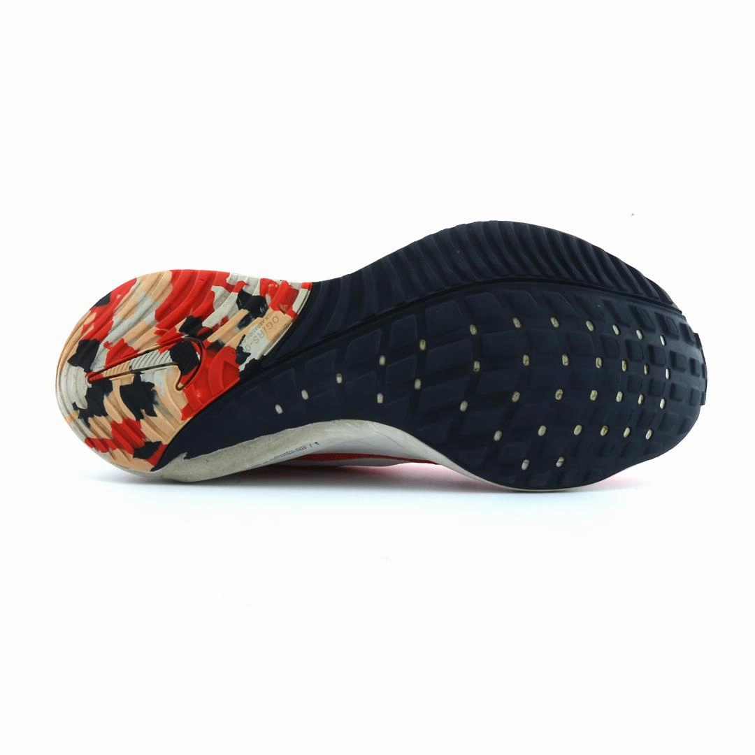 NIKE VOMERO 16