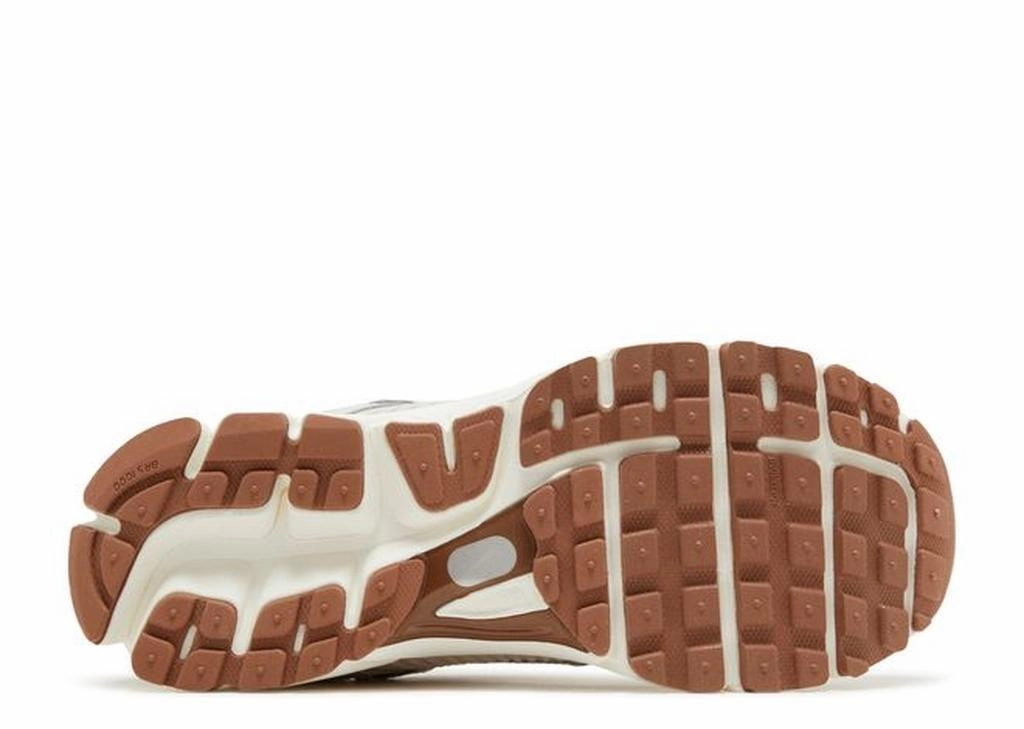 NIKE WMNS AIR ZOOM VOMERO 5 'LIGHT OREWOOD BROWN' - FZ3780-101